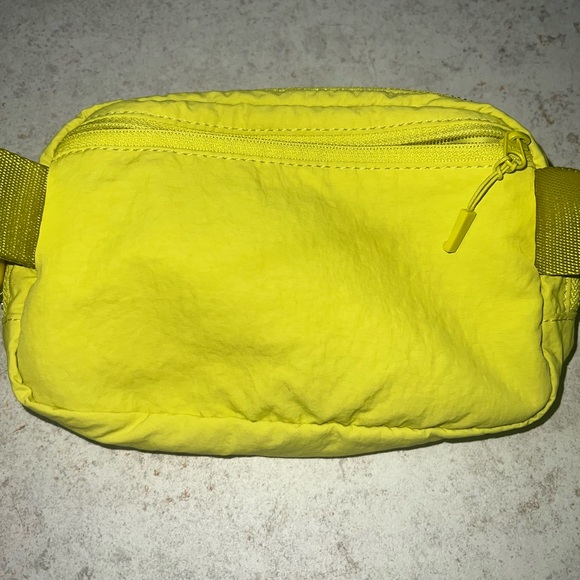 Lululemon OG Electric Lemon Beltbag 🍋 - Picture 3 of 6